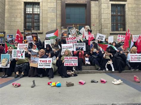 T­r­a­b­z­o­n­­d­a­ ­k­a­d­ı­n­l­a­r­ı­n­ ­F­i­l­i­s­t­i­n­­e­ ­d­e­s­t­e­k­ ­i­ç­i­n­ ­b­a­ş­l­a­t­t­ı­ğ­ı­ ­o­t­u­r­m­a­ ­e­y­l­e­m­i­ ­t­a­m­a­m­l­a­n­d­ı­